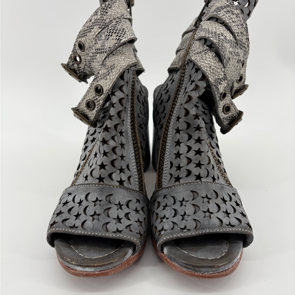 Freebird Theresa Celestial Moon Star Leather Heeled Side Zip Sandal Boots Size 7 - Picture 2 of 8